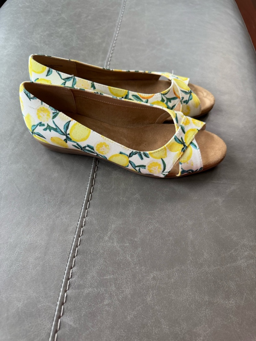 AEROSOLES Women's Yellow Lemon Print Peep-Toe Flats